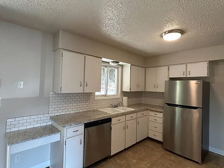 2407 Burcham St — Photo 5