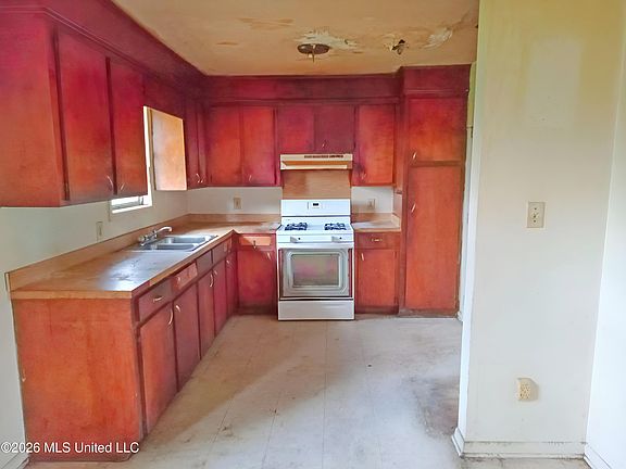 2nd image of 802 Gentle Ben Ave