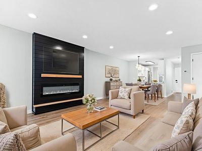 570 Woodhill Dr APT 60, Roseville, MN, 55113