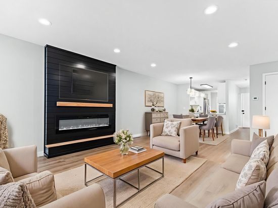 570 Woodhill Dr APT 60, Roseville, MN 55113