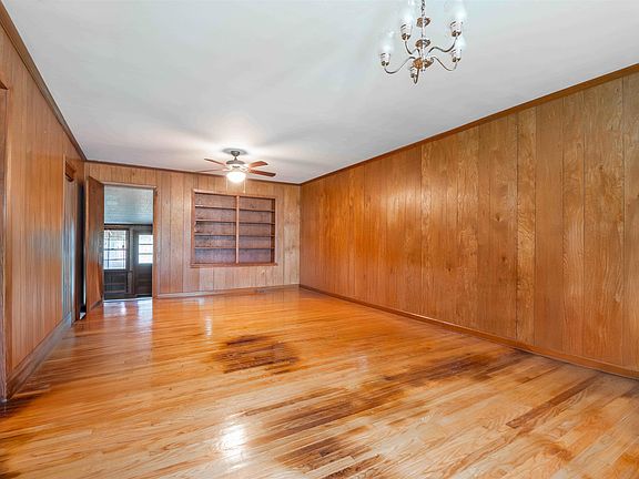 3rd image of 1037 W End St