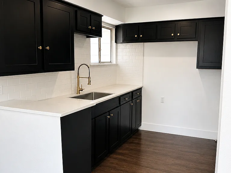 2712 Oakcliff St #4 — Photo 10