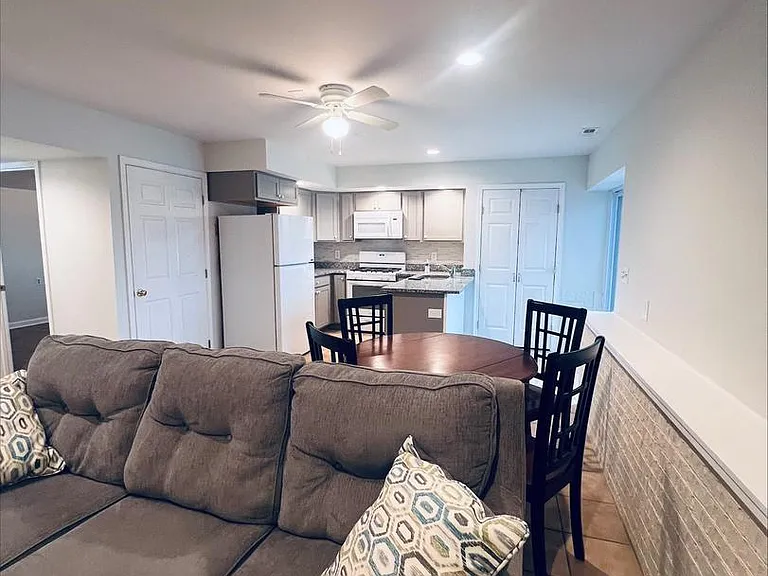 2043 Sue Ave — Photo 10