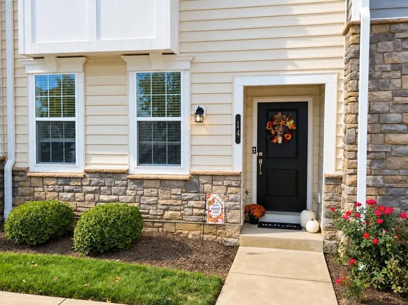 14 Manchester Dr, Hatboro, PA 19040
