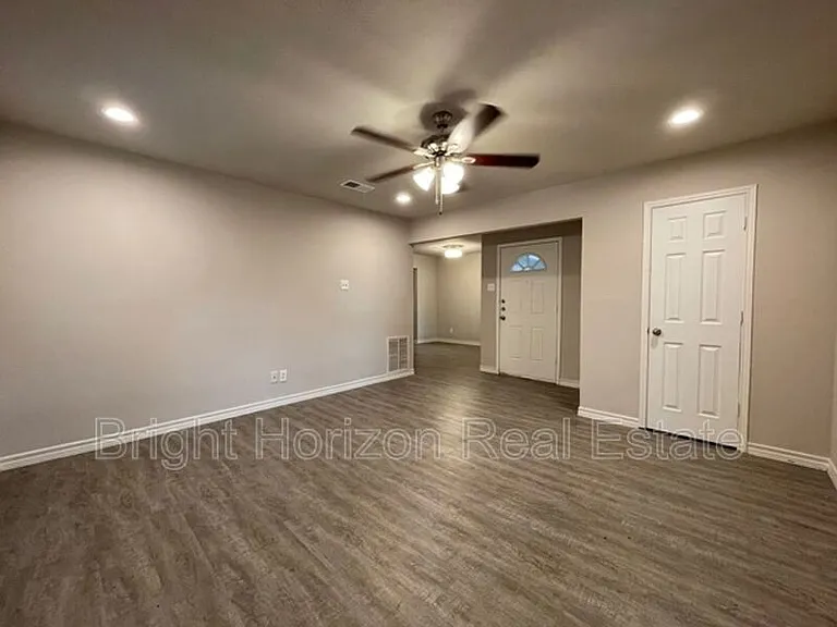 1017 Mullins St — Photo 6