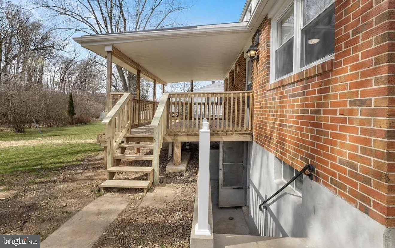 4 bed, 2.5 bath, 1648 sqft, $3,000 — Photo 4