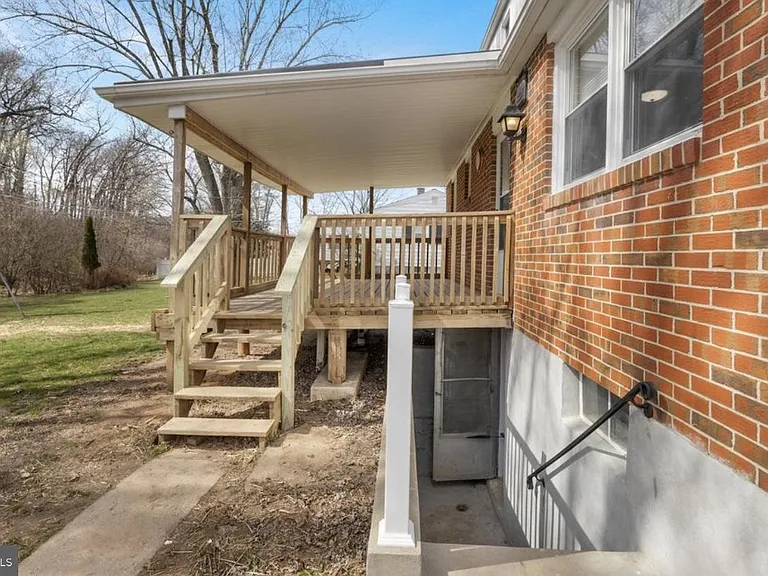 243 Highmeadow Rd — Photo 4