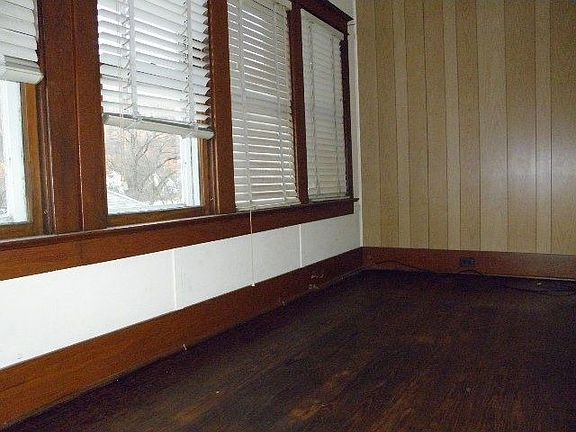 2nd image of 9 West St