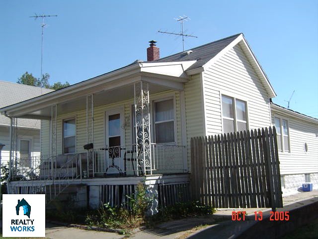 1st image of 917 Charleston St