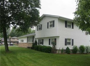 2 Sahara Dr, Rochester, NY 14624