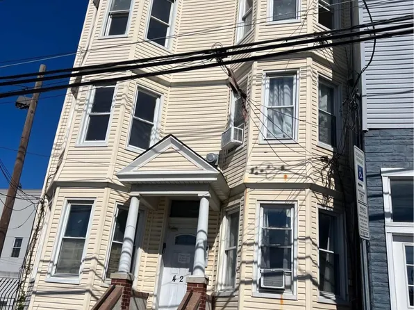 422 Saint Pauls Avenue image 1 of 11