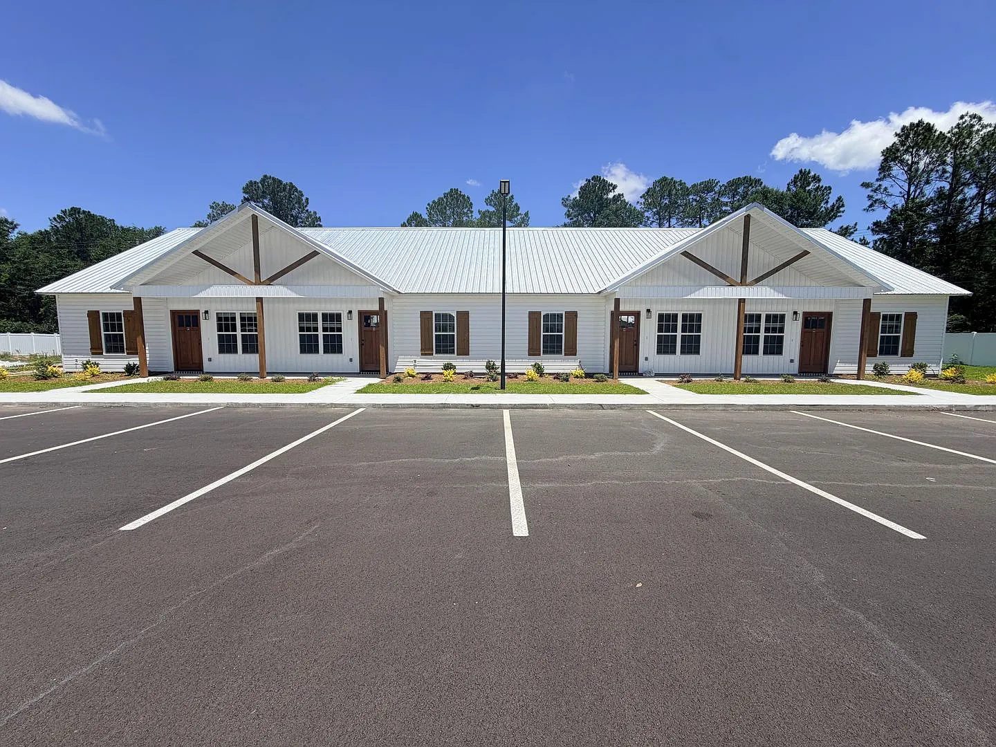 Luxury Modern Farmhouse Living Brand New 2BR/2BA Units — Photo 2