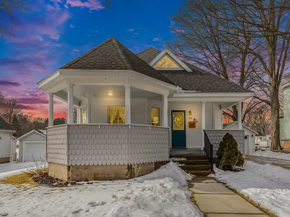 709 5th Ave, Lake Odessa, MI 48849