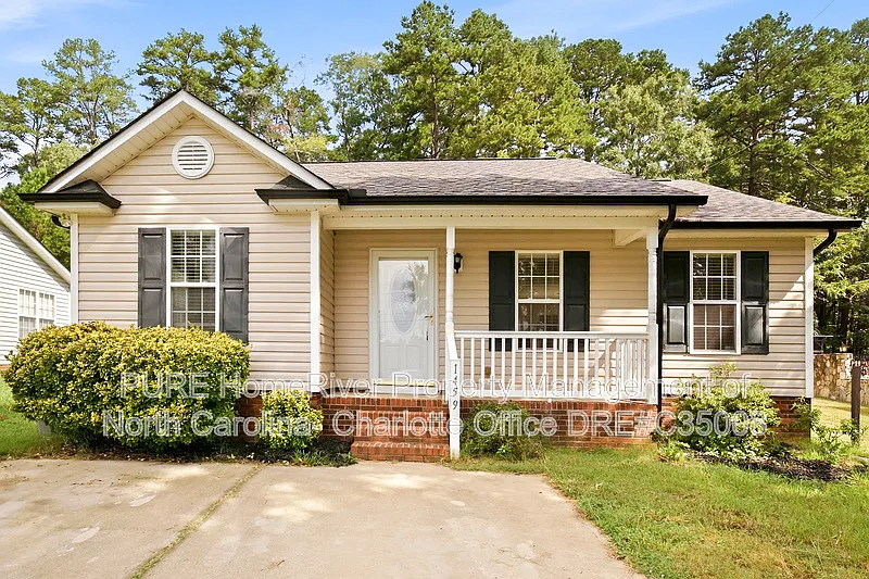 3 bed, 2.0 bath, 1151 sqft, $1,699 — Photo 2