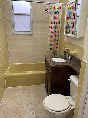 Rented by Halvatzis Realty | media 6