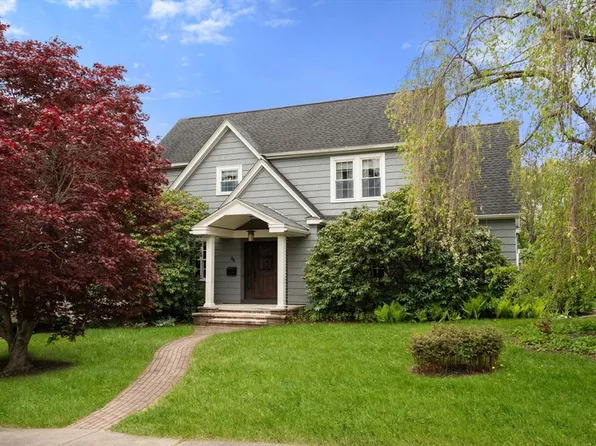 26 Lexington Ave, Holyoke, MA 01040