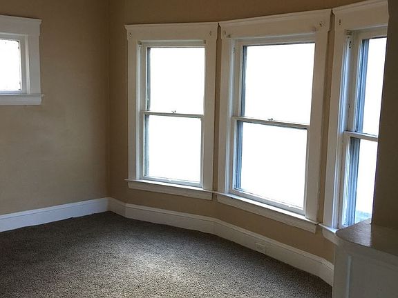 4th image of 10700 Massie Ave