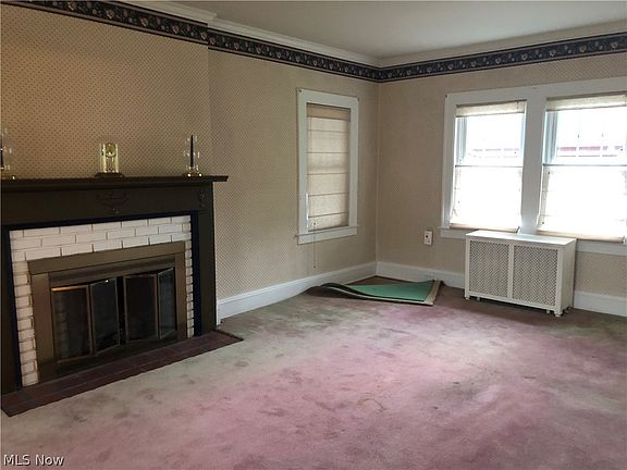 4th image of 1086 Erie Cliff Dr