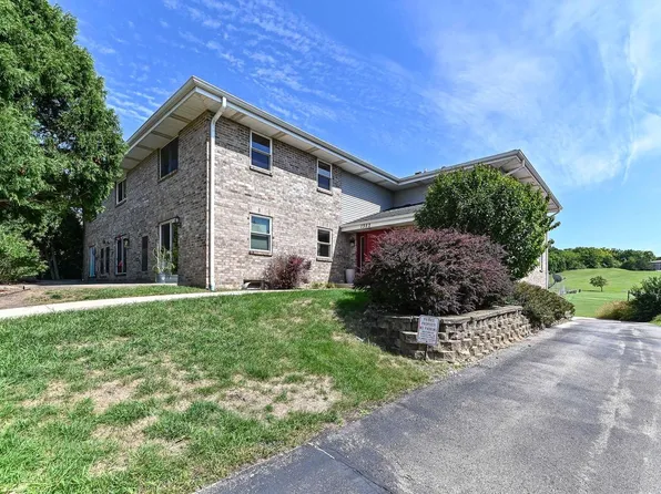 1352 Meadowcreek DRIVE #F, Pewaukee, WI 53072