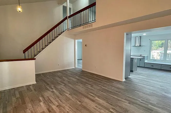 3 bed, 2.5 bath, 1700 sqft, $2,550 — Photo 3