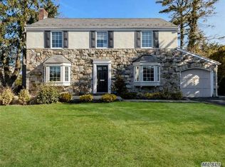 35 Sherry Hill Ln, Manhasset, NY 11030