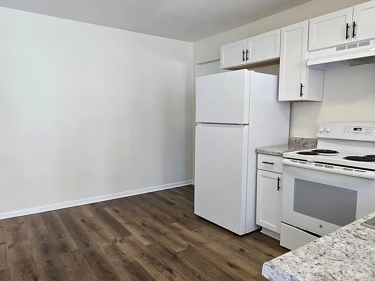 301 S Gray St — Photo 6