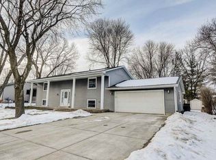 303 Simon Trl, Waunakee, WI 53597