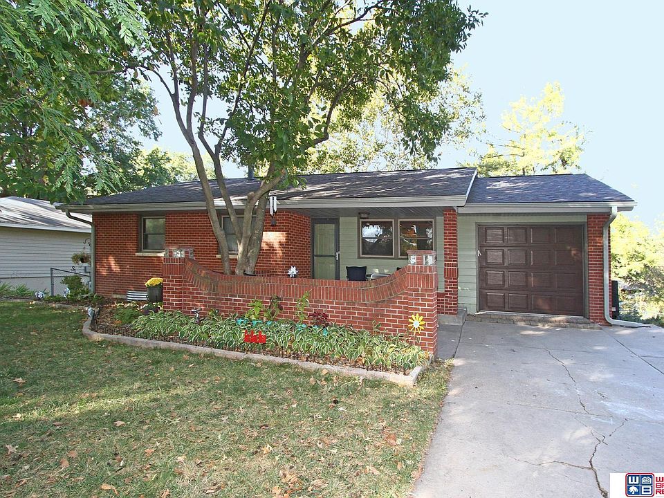 1st image of 1827 E Bermuda Dr