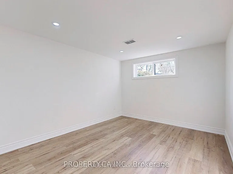 80 Cynthia Rd #LOWER — Photo 11