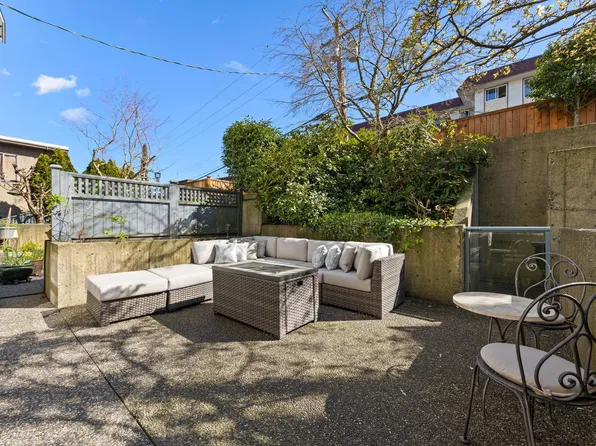 2148 W 2nd Ave #202, Vancouver, BC V6K 1H6