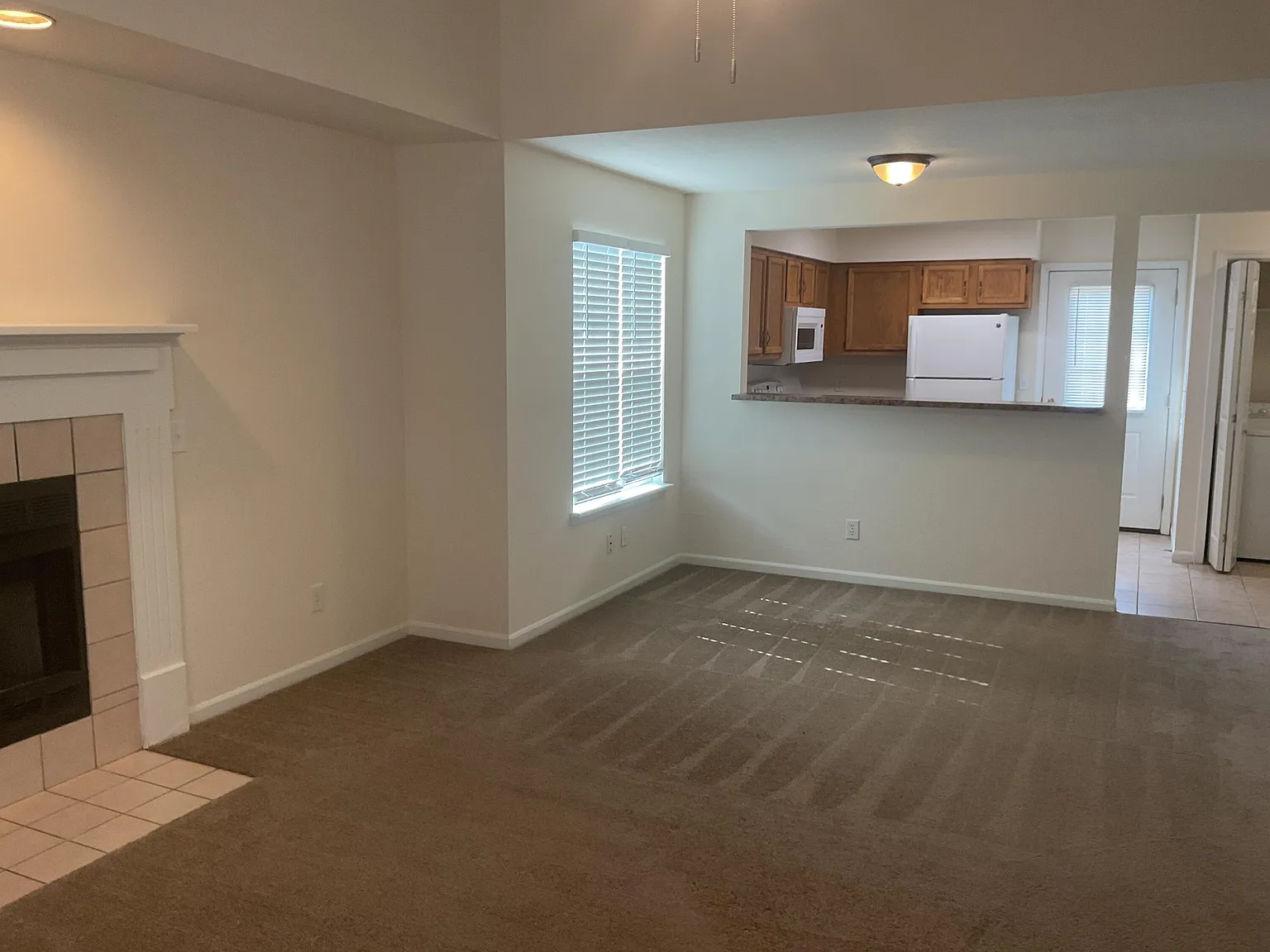 3 bed, 2.0 bath, 1400 sqft, $1,375 — Photo 4