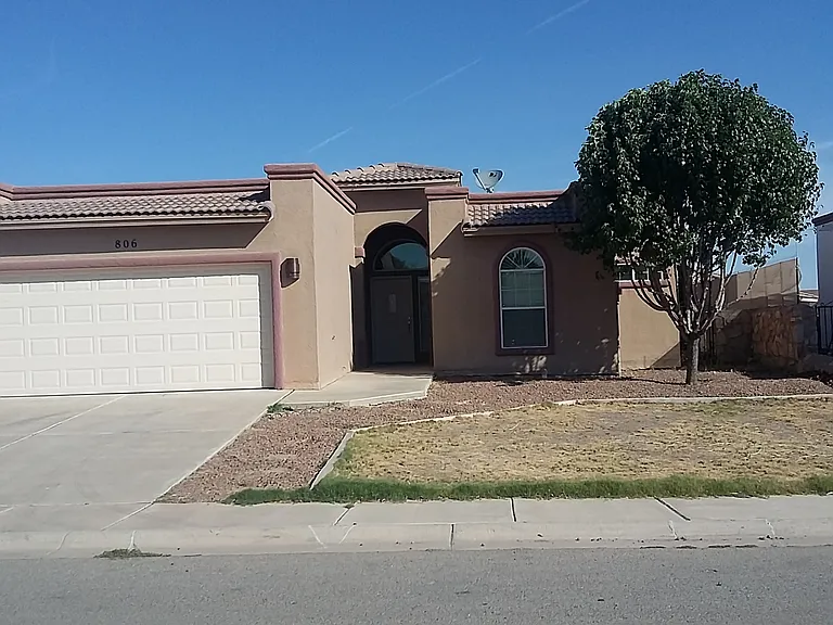 806 Elsa Ct — Photo 1
