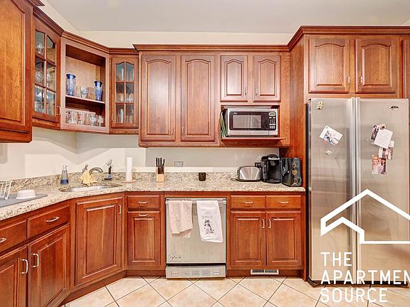 4th image of 3816 N Wilton Ave #1