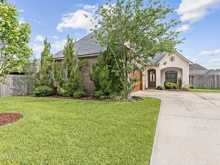 103 Heron Point Dr — Photo 1