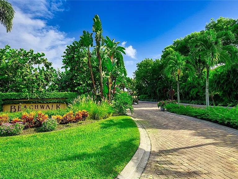 613 Beachwalk Cir #J — Photo 31
