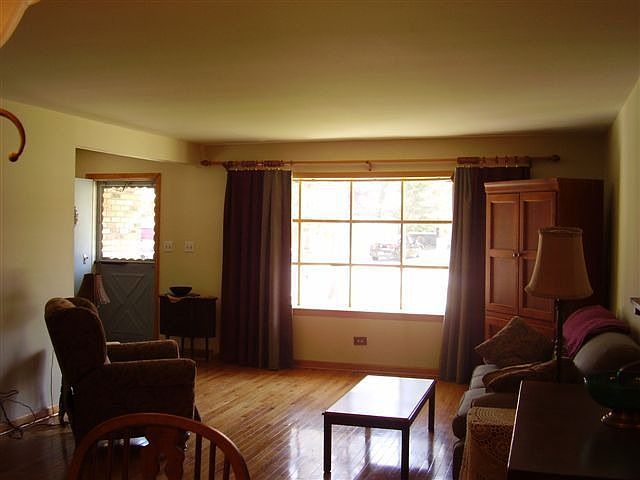 2nd image of 904 N Brainard Ave