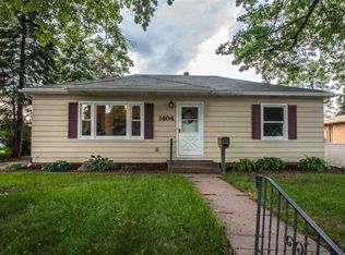 1404 W 38th Pl, Davenport, IA 52806