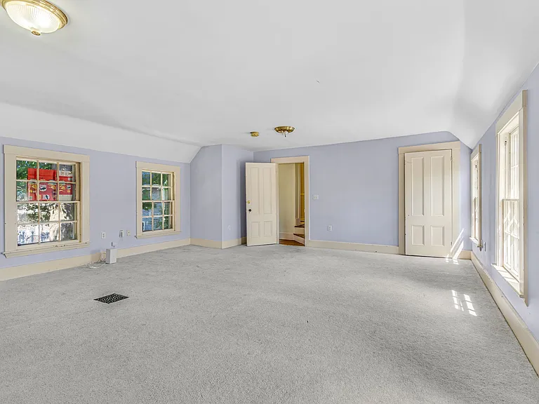 344 Lowell St — Photo 12