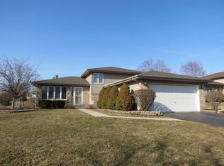 1216 E Wellwood Dr, Lockport, IL 60441