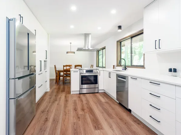 27573 Sayers Cres, Maple Ridge, BC V2W 1N3