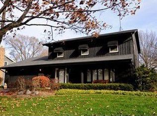 301 Greenfield Cir, Geneva, IL 60134