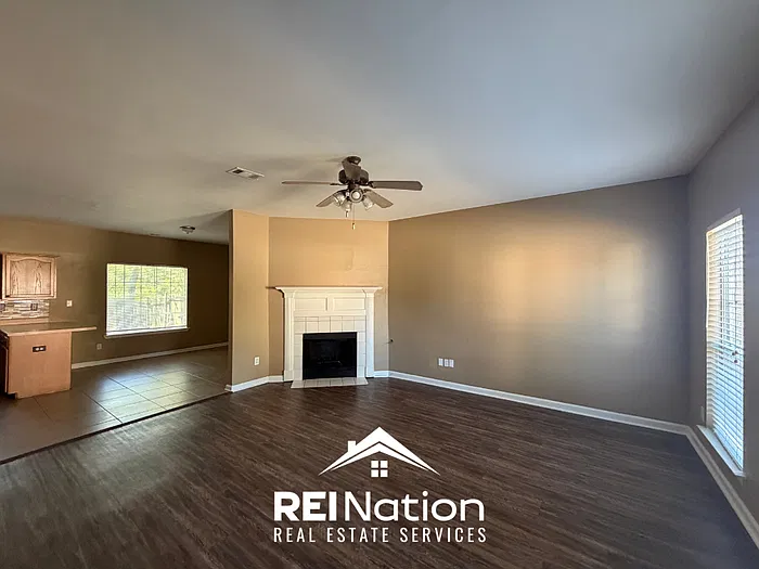 3 bed, 2.5 bath, 1905 sqft, $1,925 — Photo 3