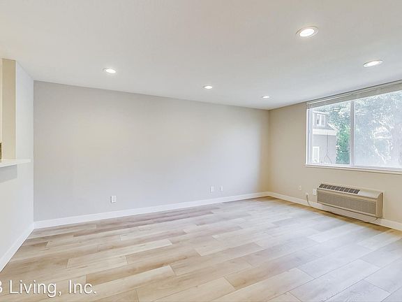 5th image of 725 Cowper St Unit 27