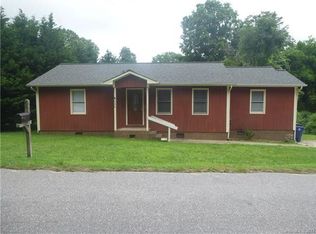 736 Dogwood Ln, Mooresville, NC 28115