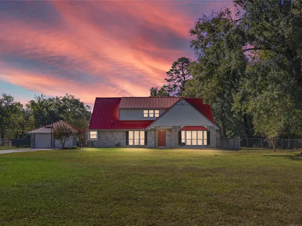 2920 Grace Ln, Highlands, TX 77562