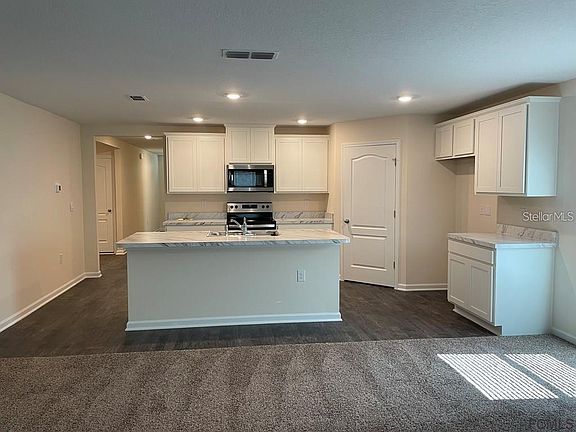 3rd image of 7 Reybell Ln