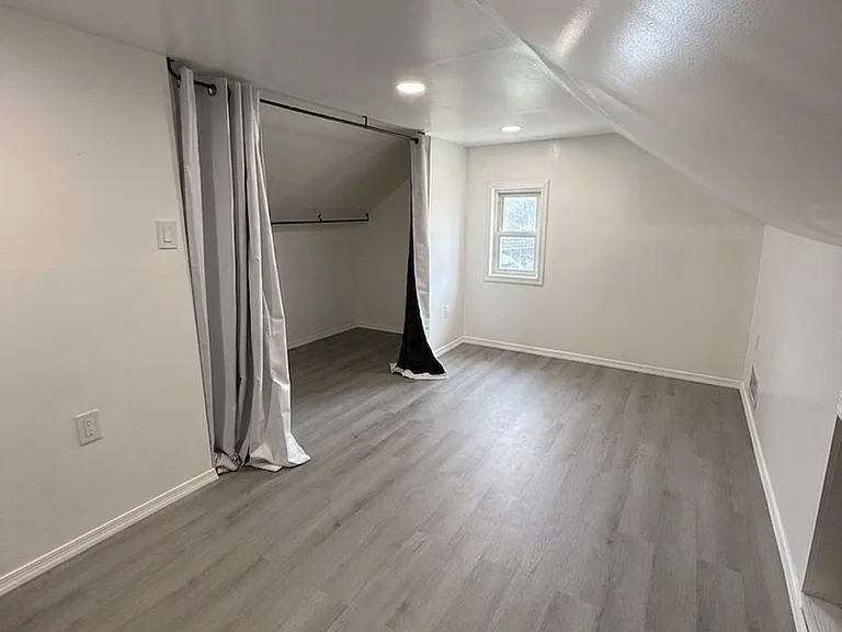 1153 Railroad St — Photo 6