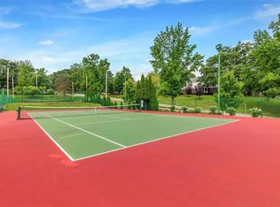 9118 Eager Rd, Saint Louis, MO