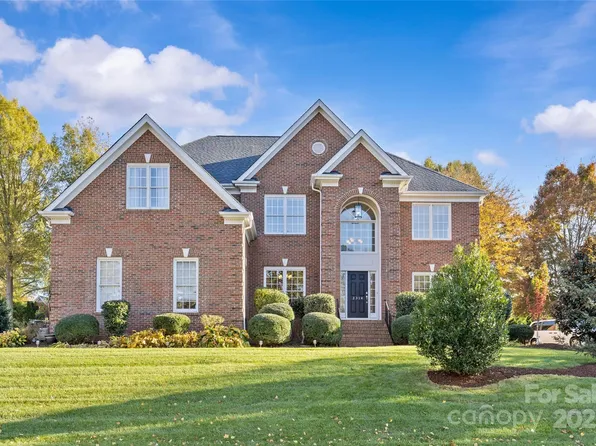 2314 Flagstick Dr, Matthews, NC 28104