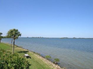 9556 Riverside Dr, Sebastian, FL 32958